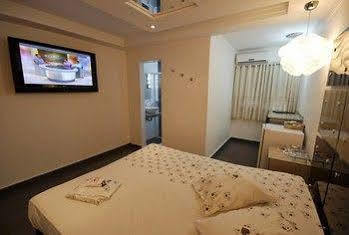 Makaku's - Adults Only 3*