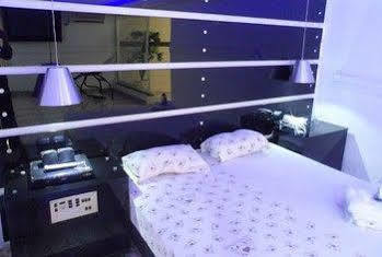 Makaku's - Adults Only 3*